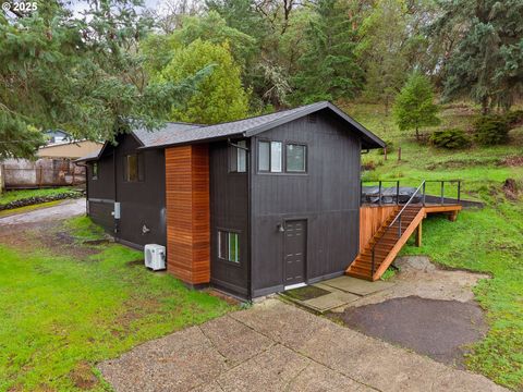 1303 SE STRONG AVE Roseburg OR 97470