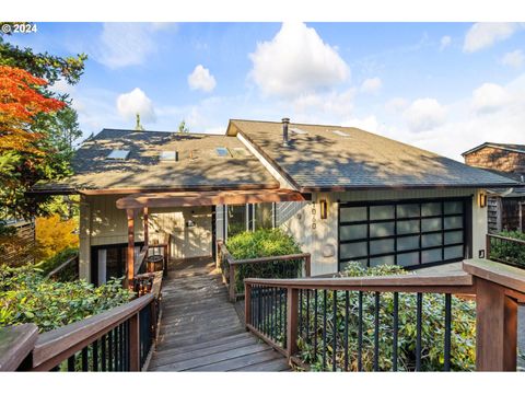 1060 UPPER DEVON LN Lake Oswego OR 97034