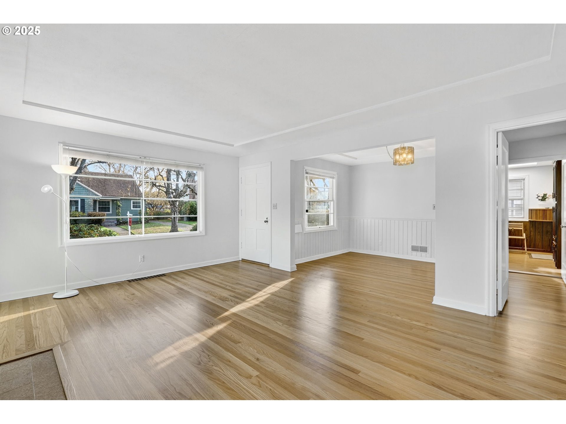 7067 N UNIVERSITY AVE