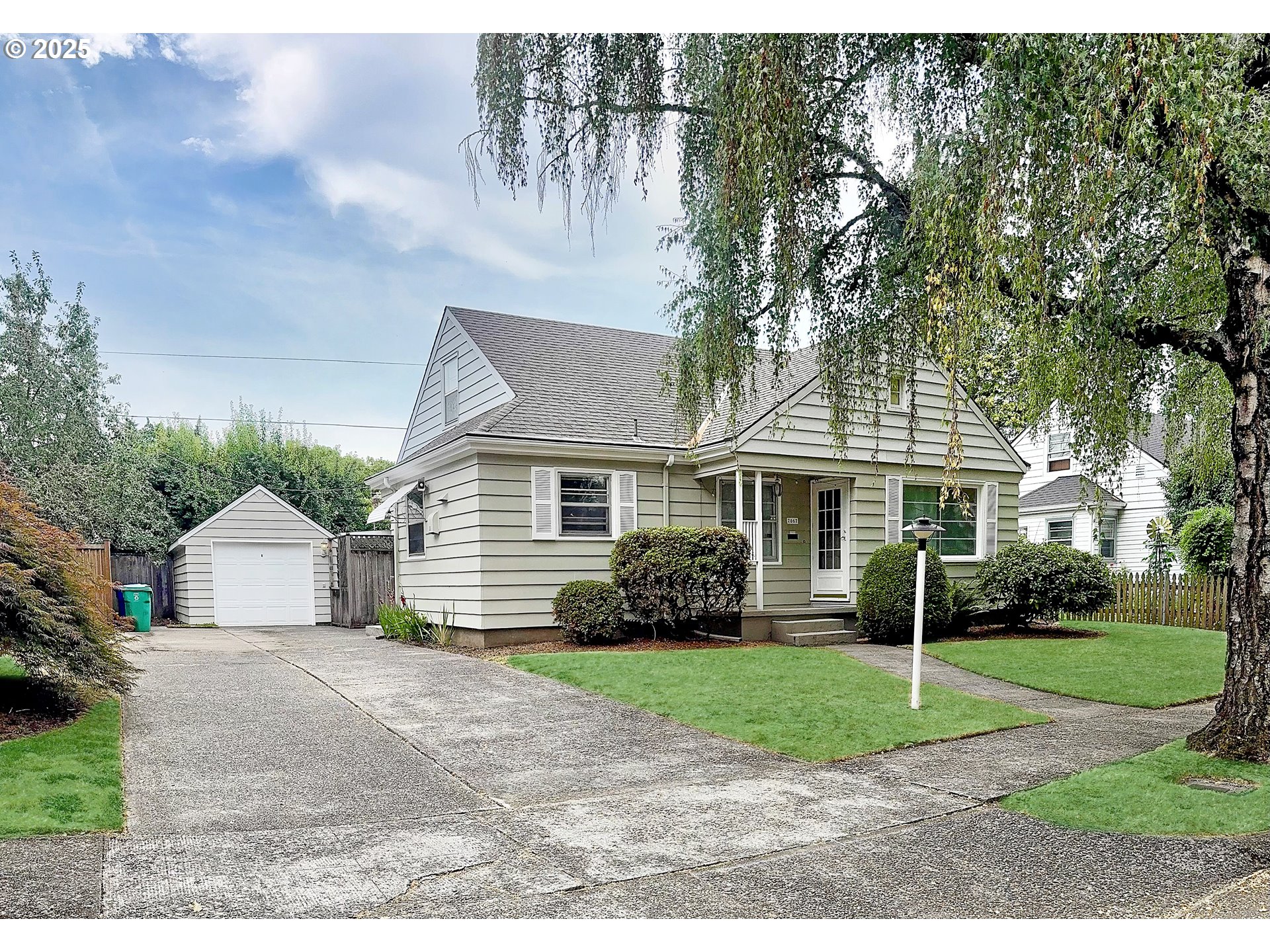 7067 N UNIVERSITY AVE