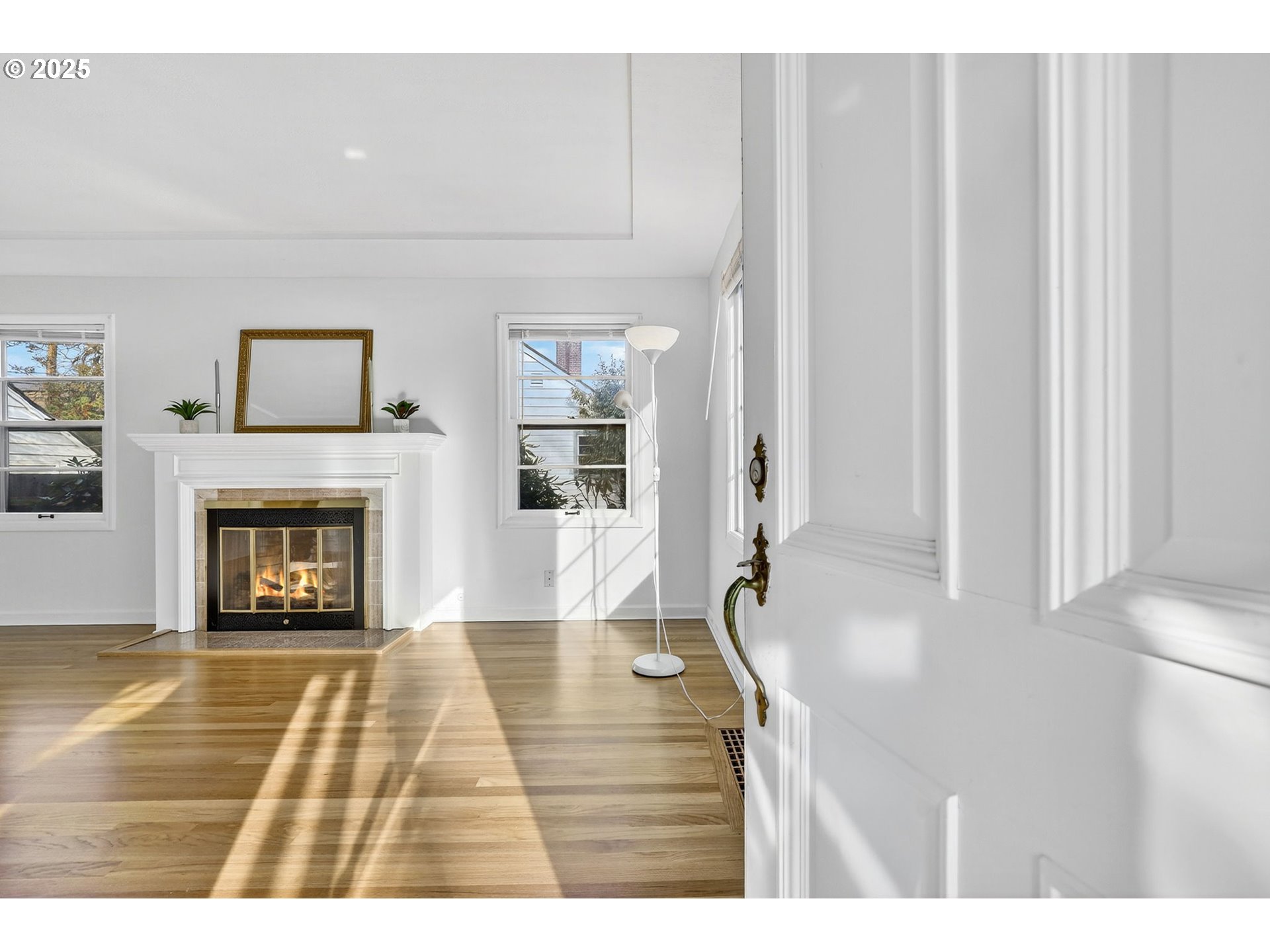 7067 N UNIVERSITY AVE