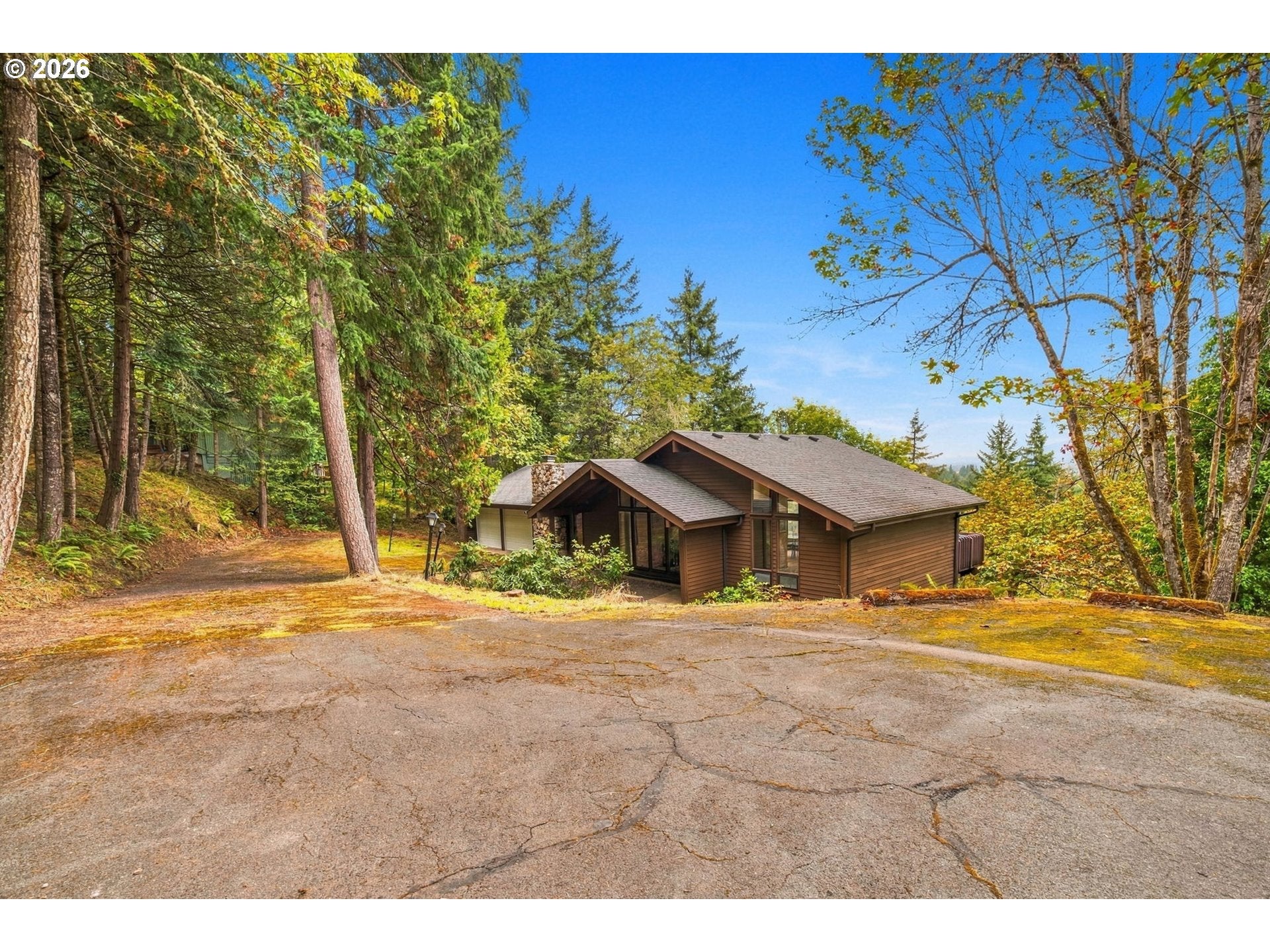 551 BROOKSIDE DR