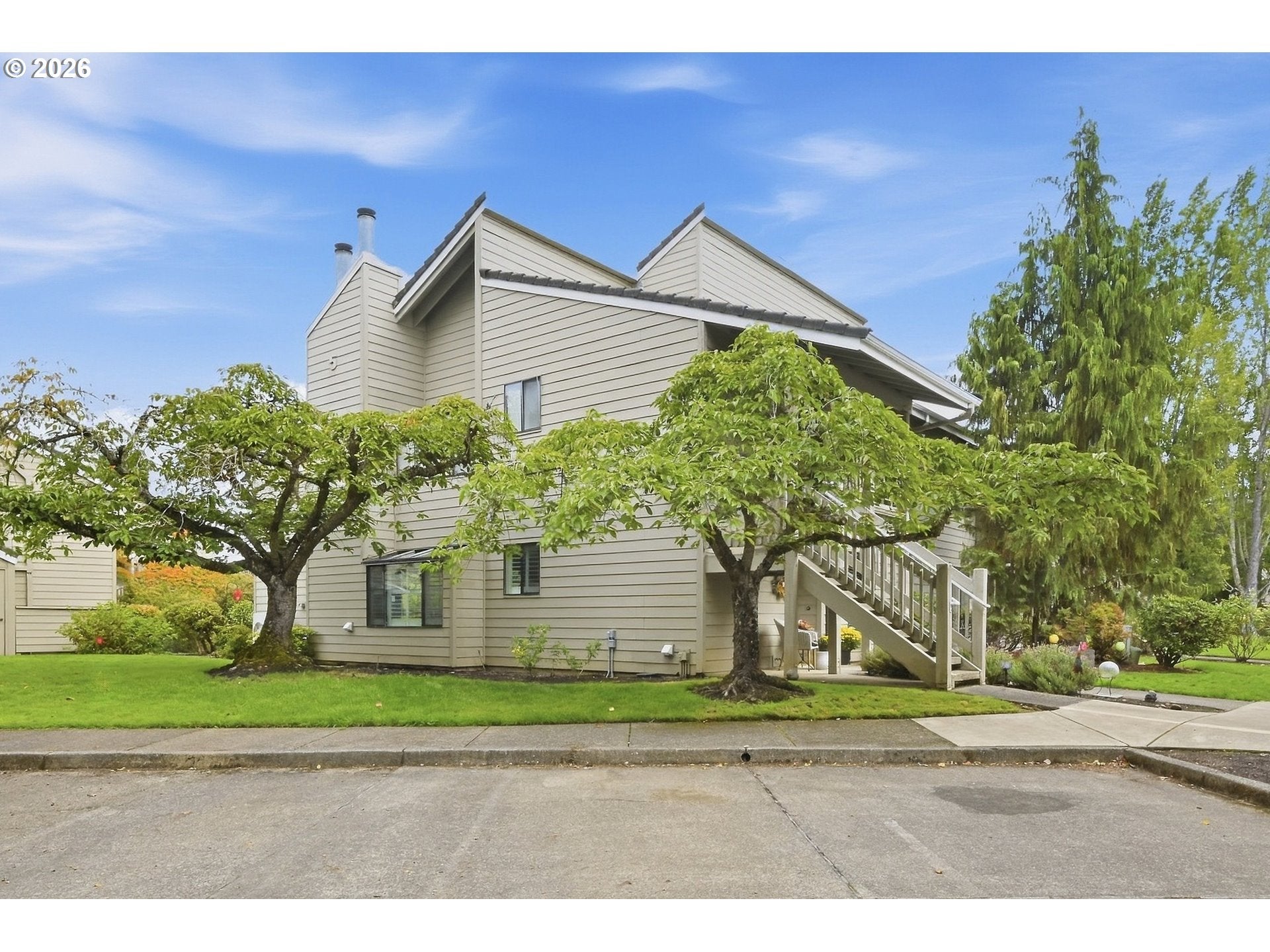 1932 LAKE ISLE DR