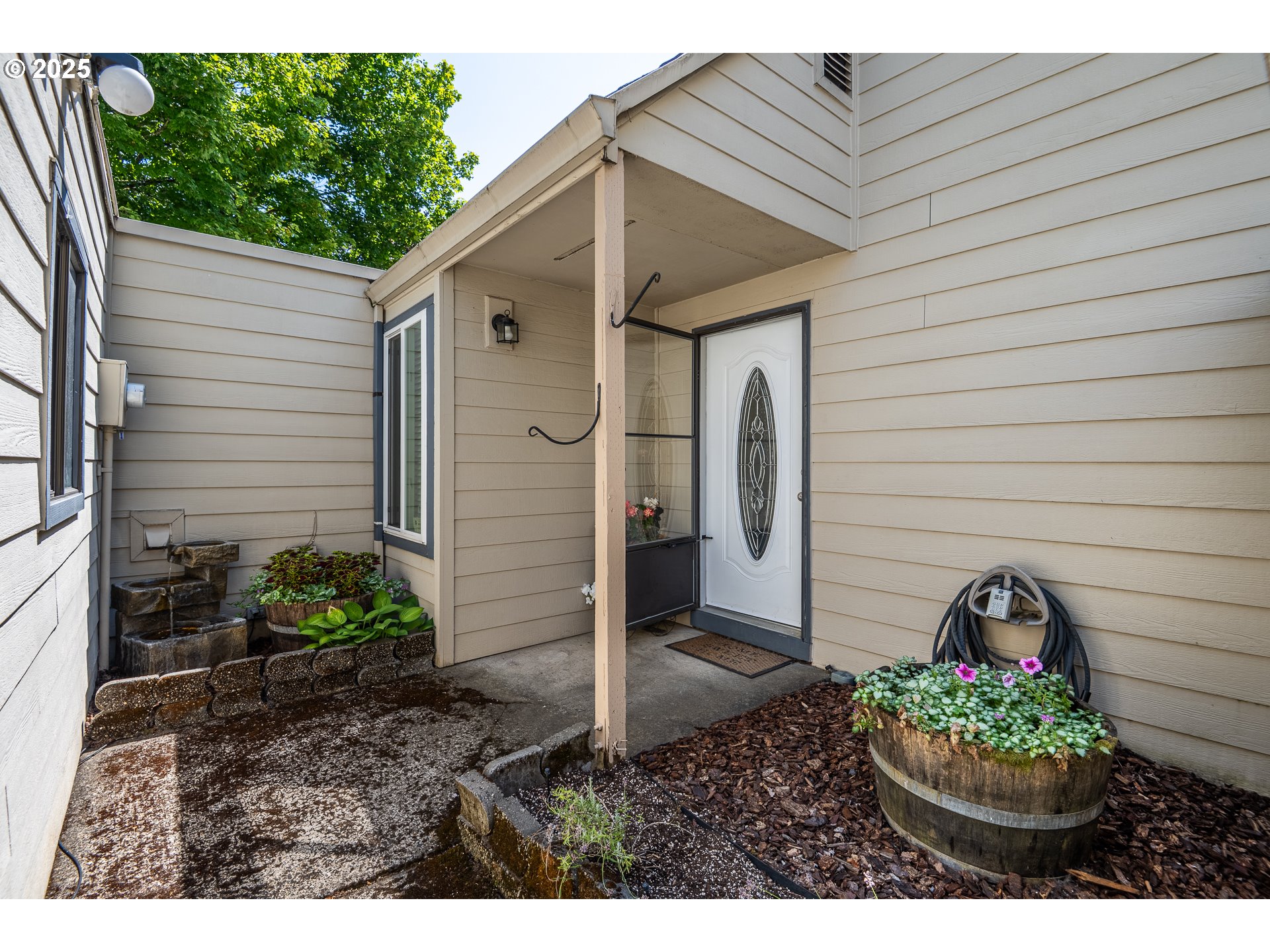 361 NE VILLAGE SQUIRE AVE