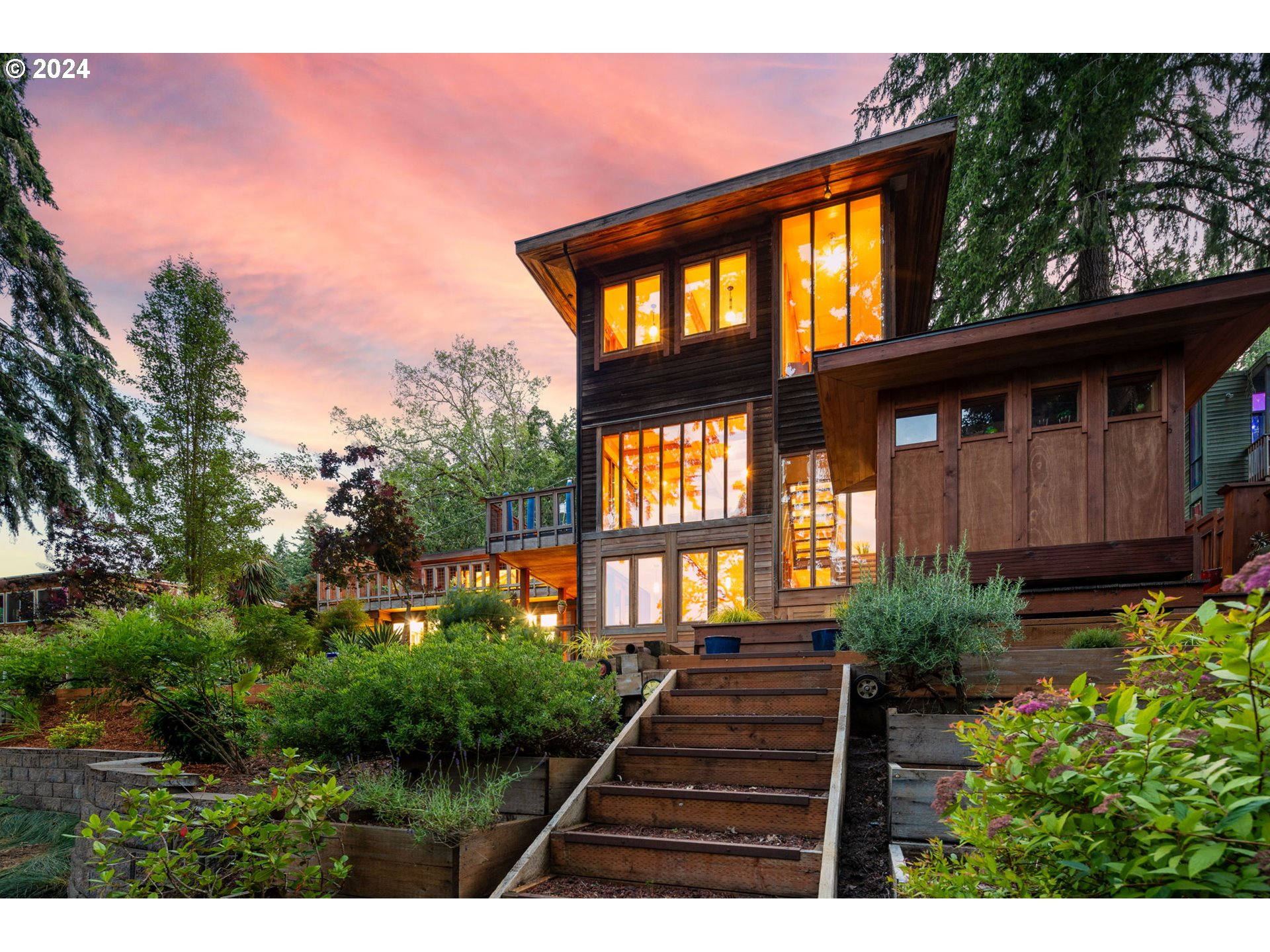 2275 FLORAL HILL DR