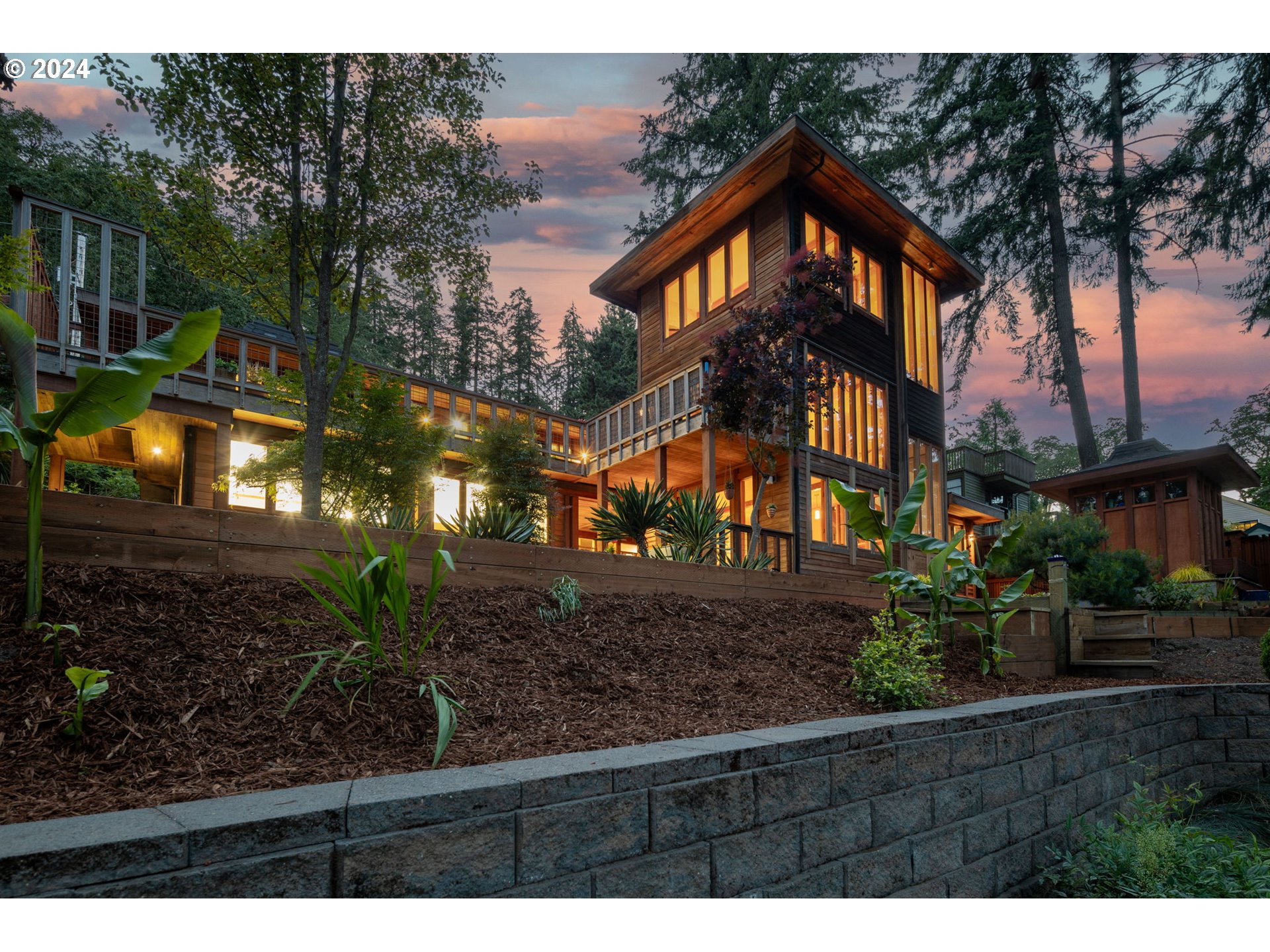 2275 FLORAL HILL DR