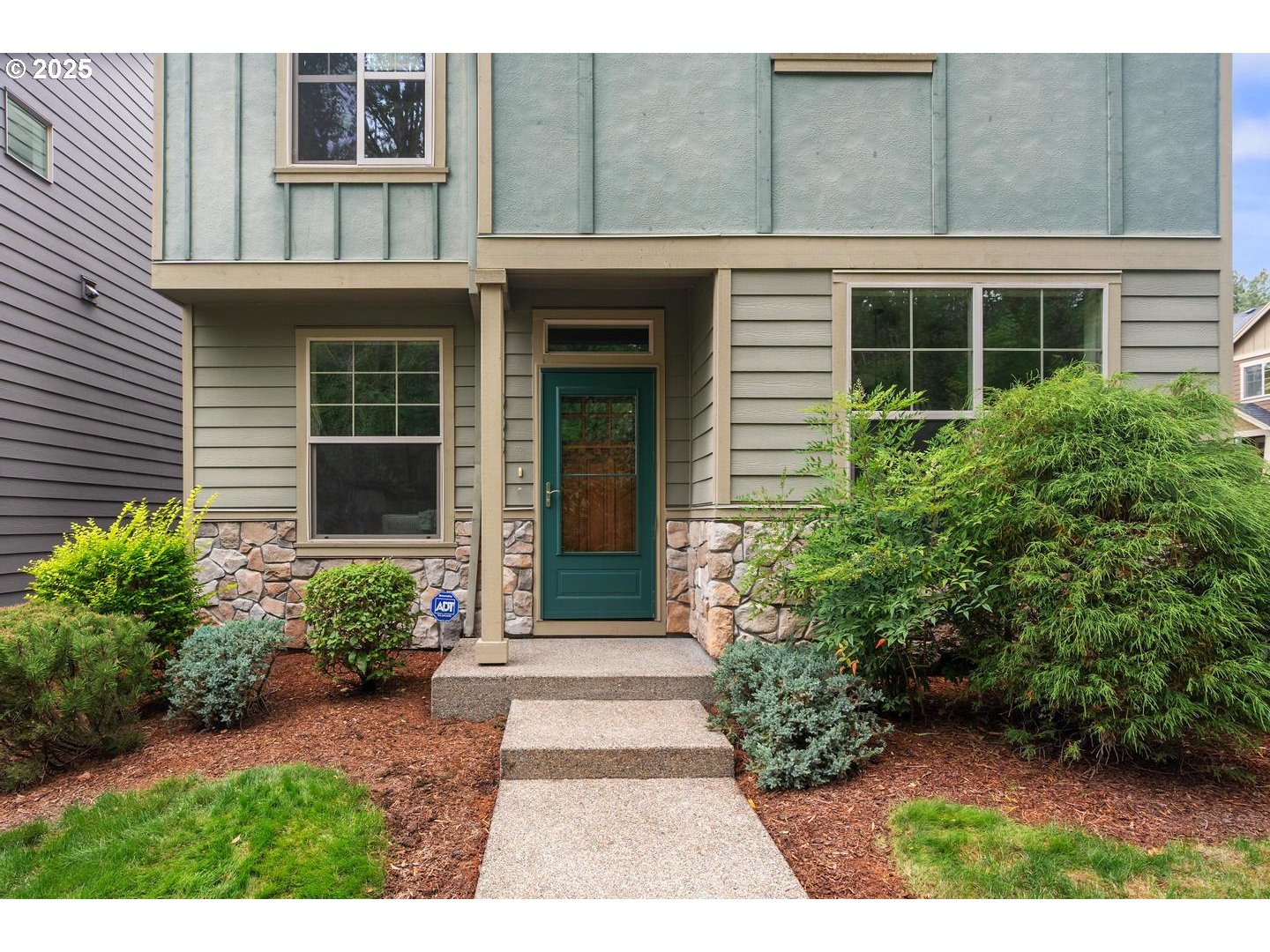 905 SW MOZART TER