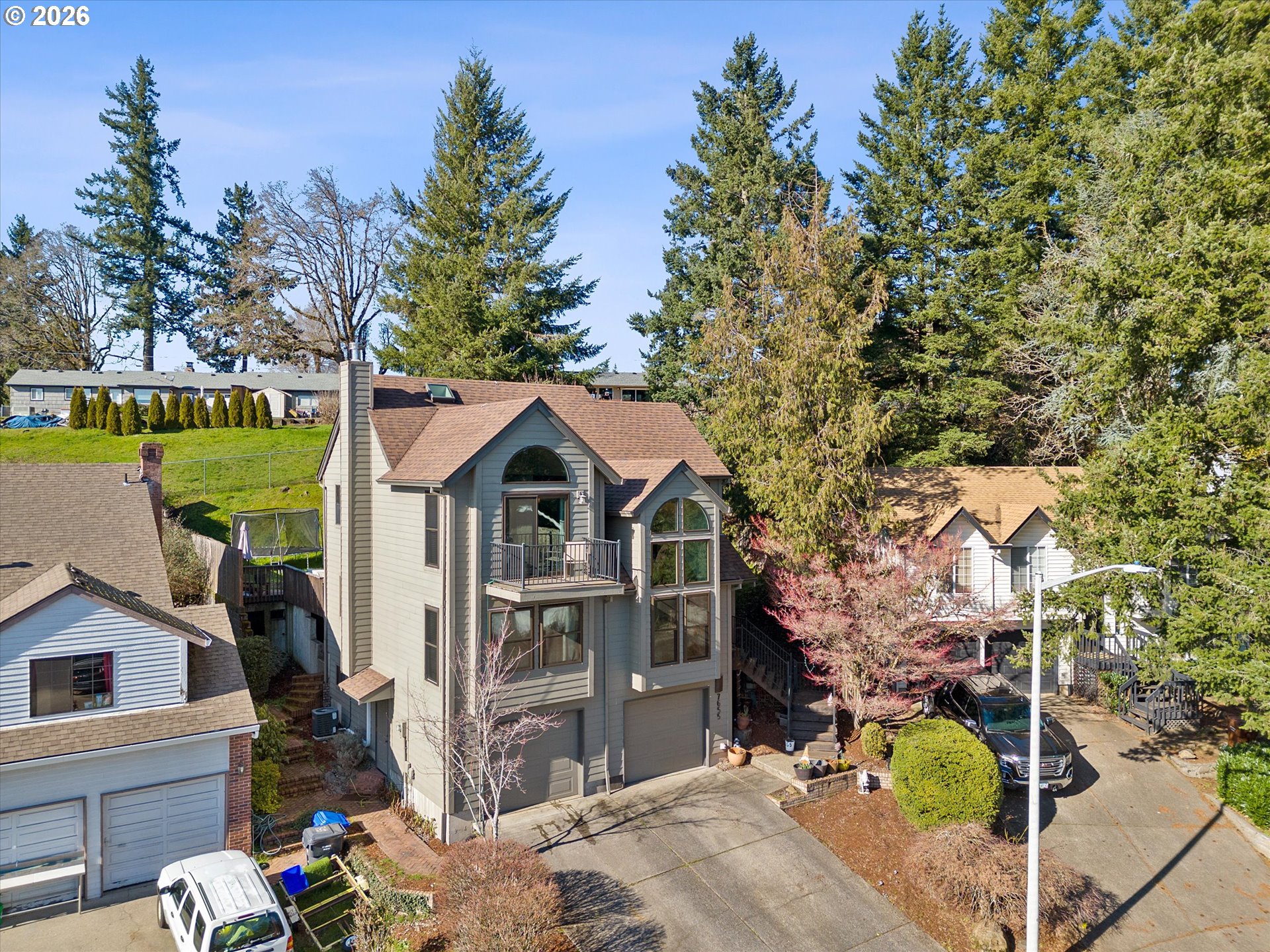 Photo 1 of 43 — 7655 RIDGEWOOD DR, Gladstone, OR 97027