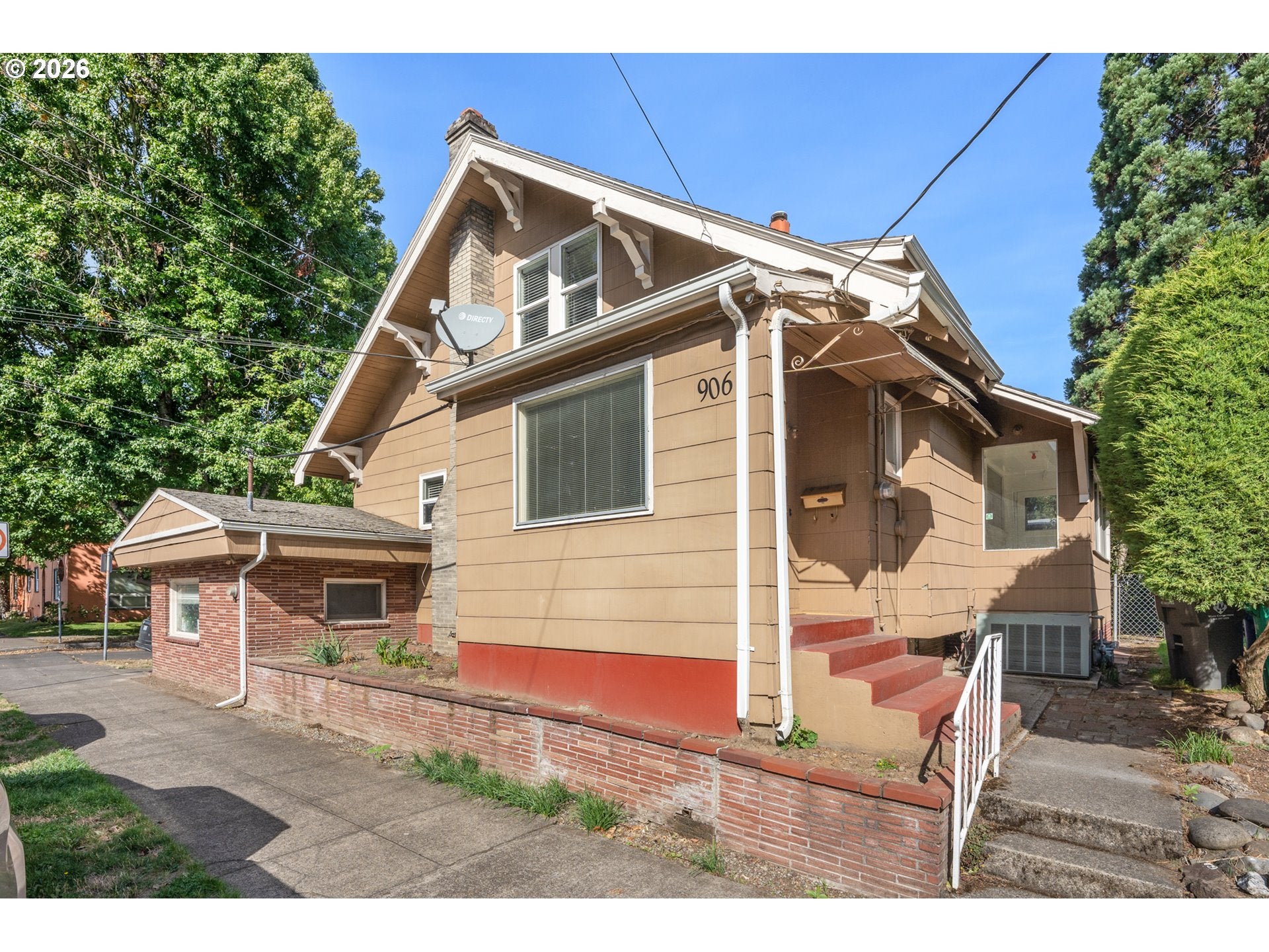 906 NE 24TH AVE