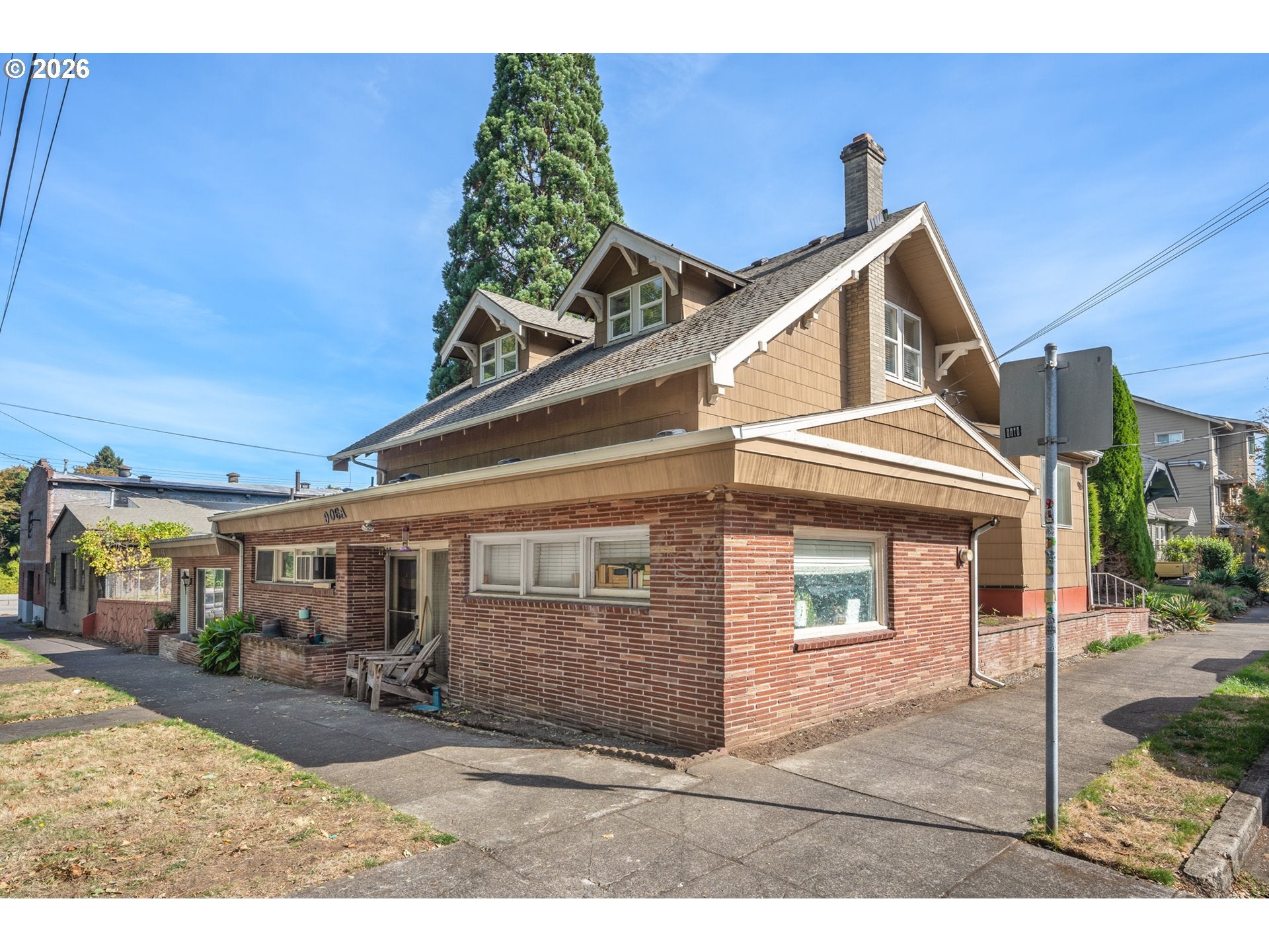 906 NE 24TH AVE — 4 bed 3 bath Multi Family