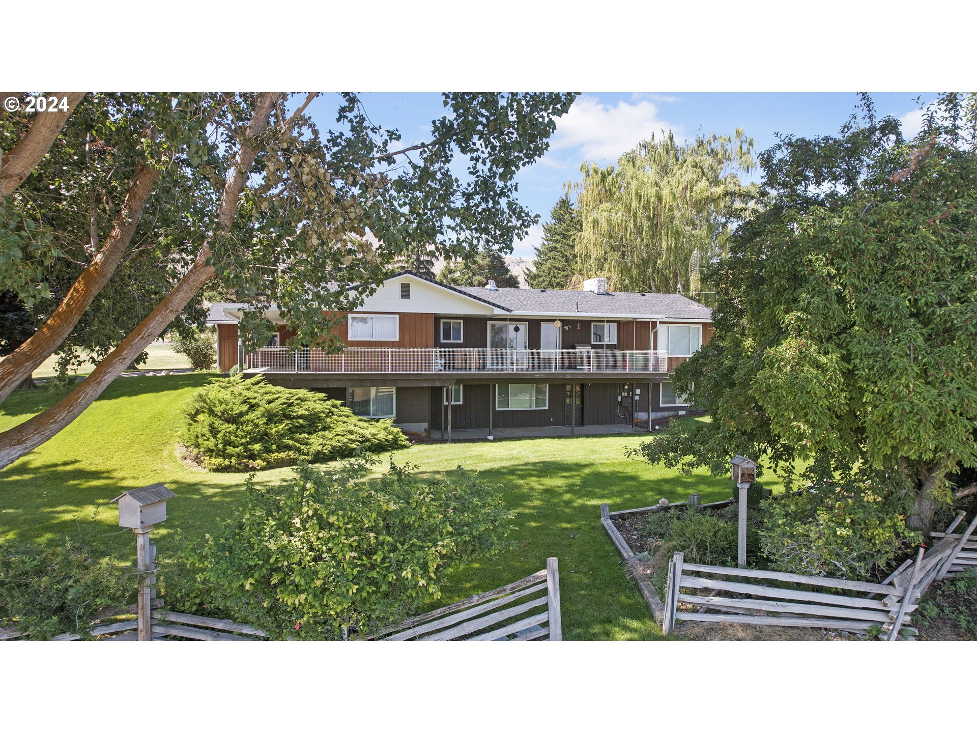 18373 W CAMPBELL LOOP