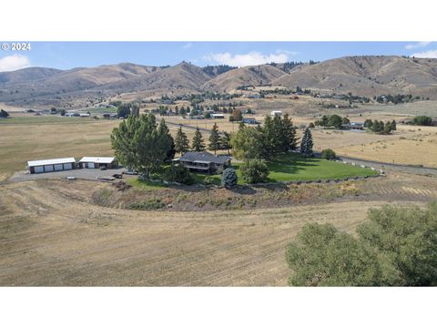 A home in Baker City