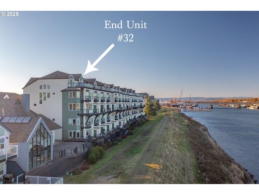 905 N HARBOUR DR UNIT 32, PORTLAND, OR 97217 - Image 2c9d9e7819eea841c0d51b35fdbc1919/880355370