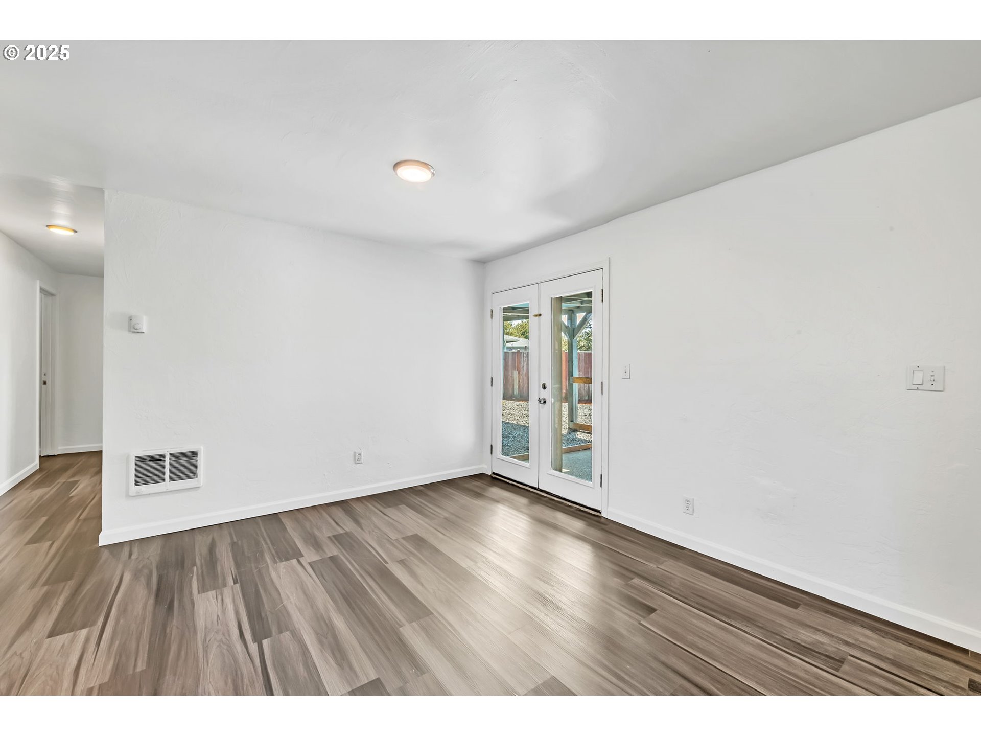 2295 LAURELHURST DR