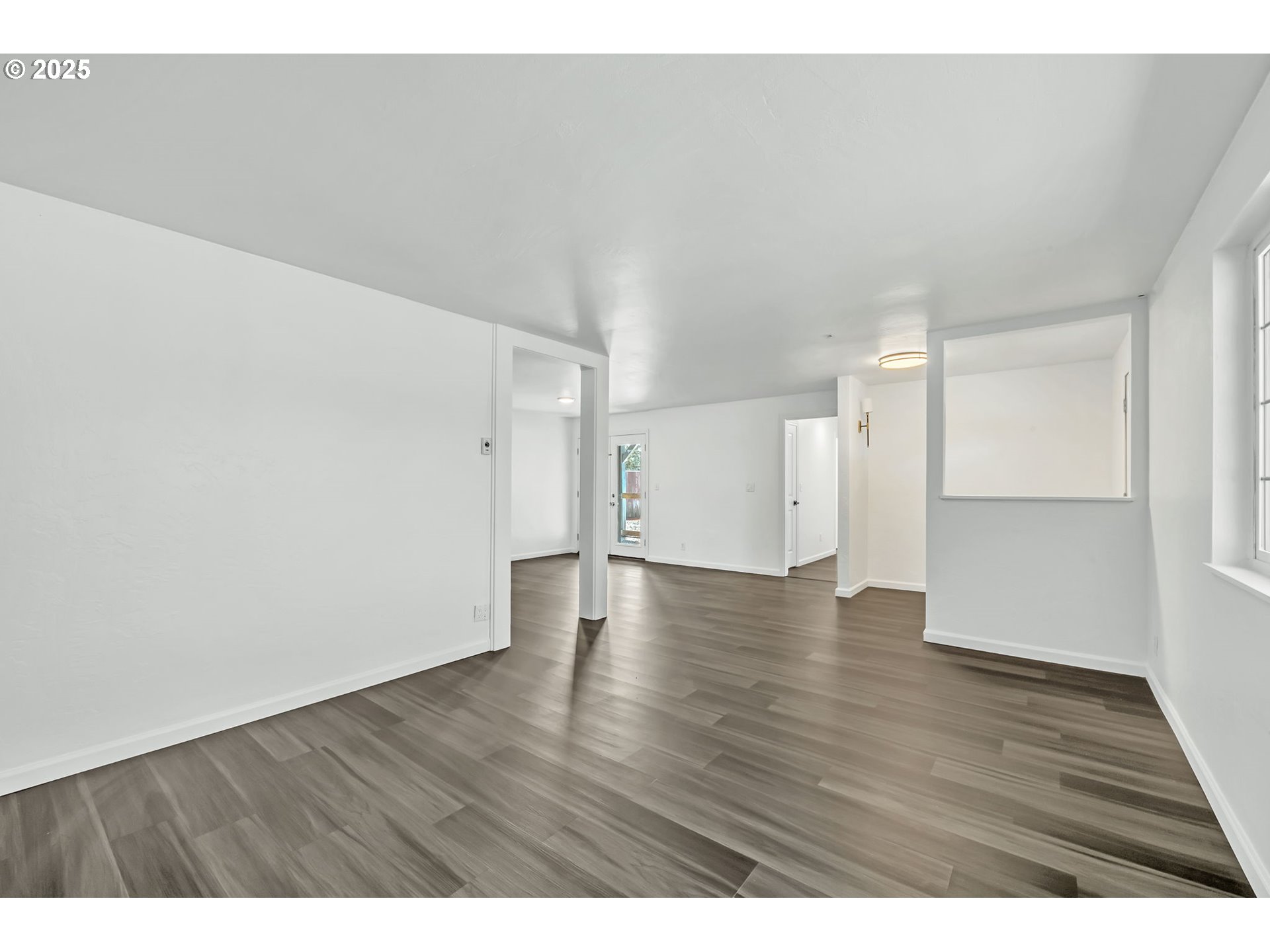 2295 LAURELHURST DR