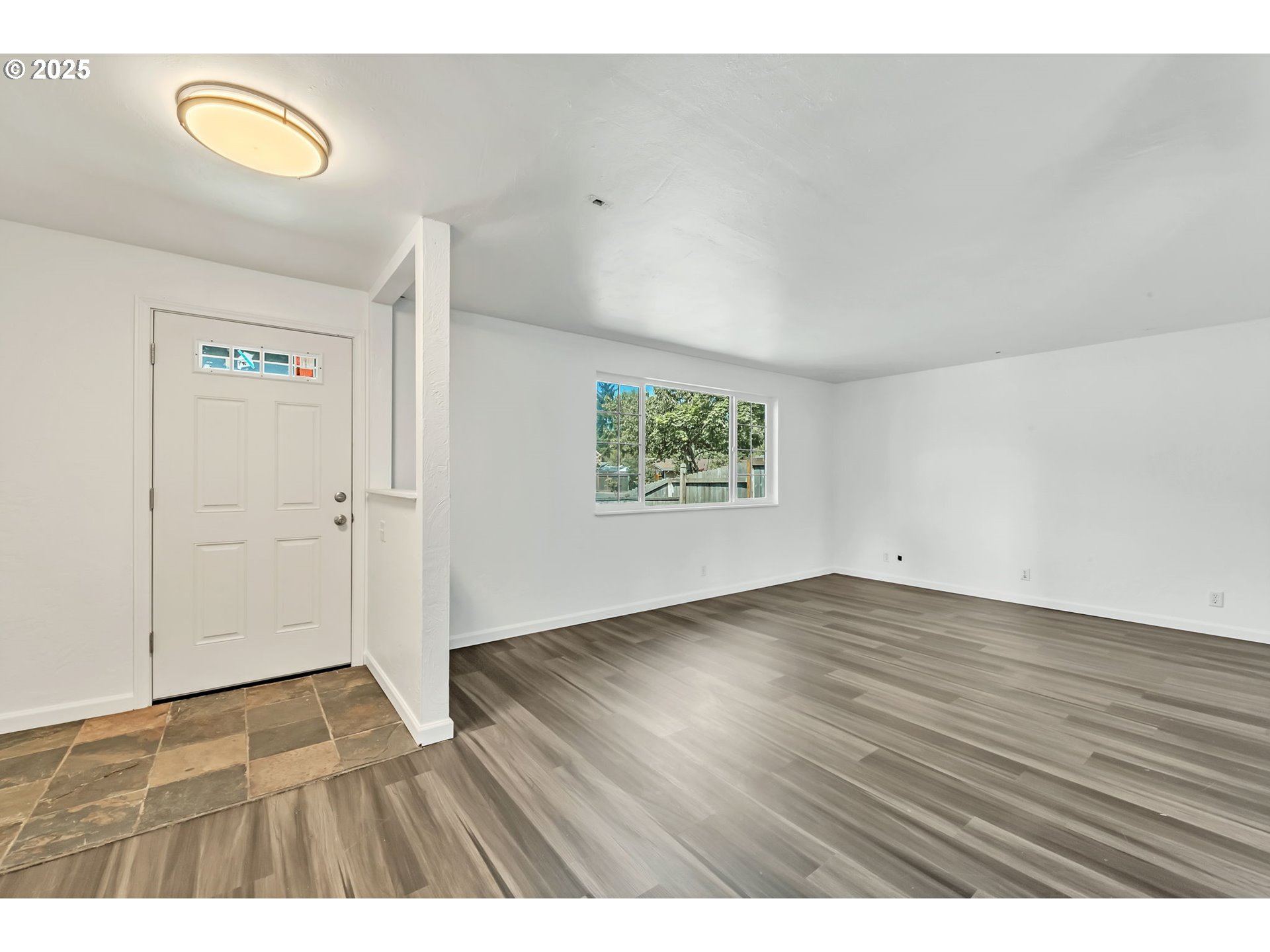 2295 LAURELHURST DR
