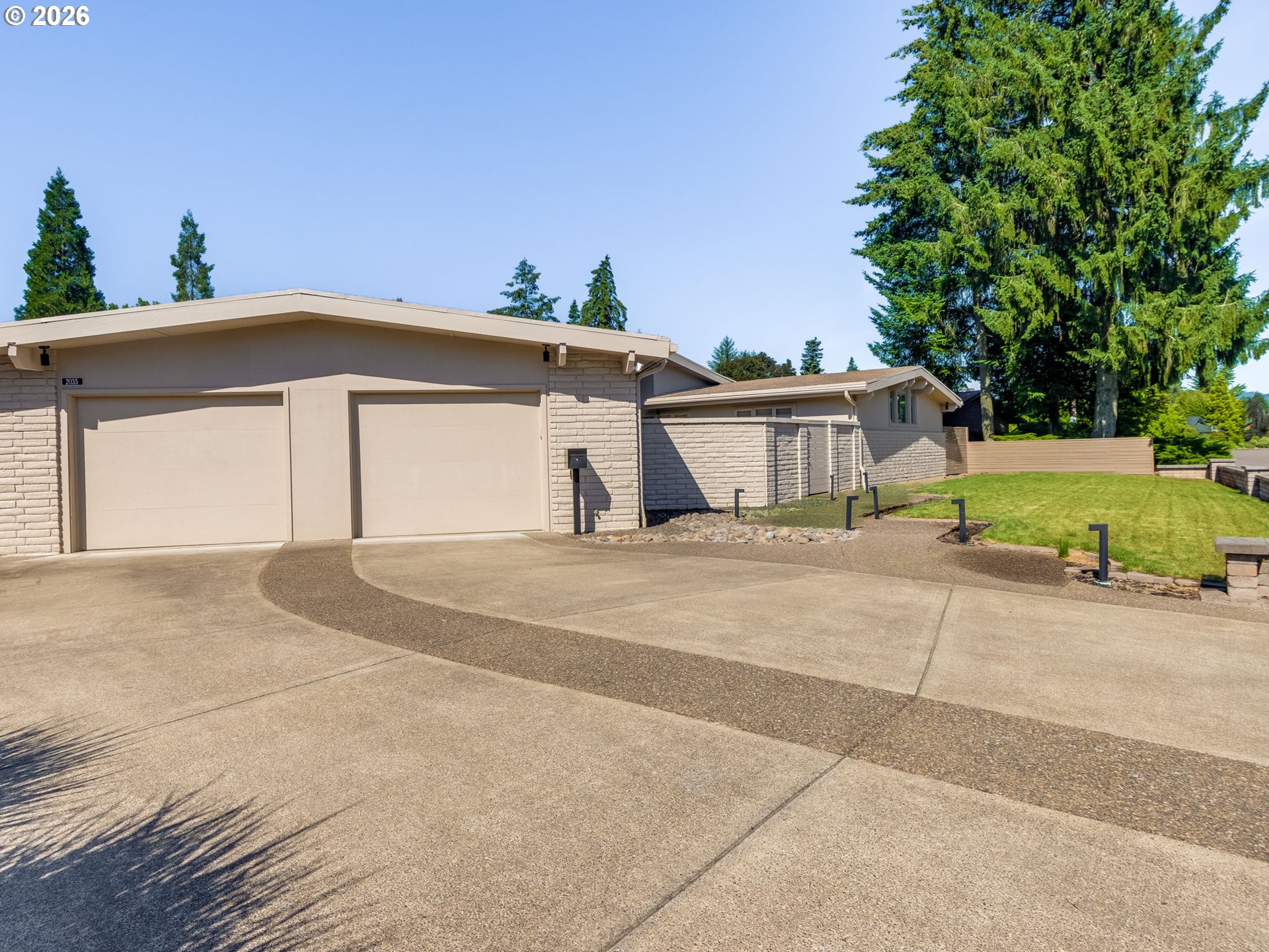 2035 NW SAINT ANDREWS DR