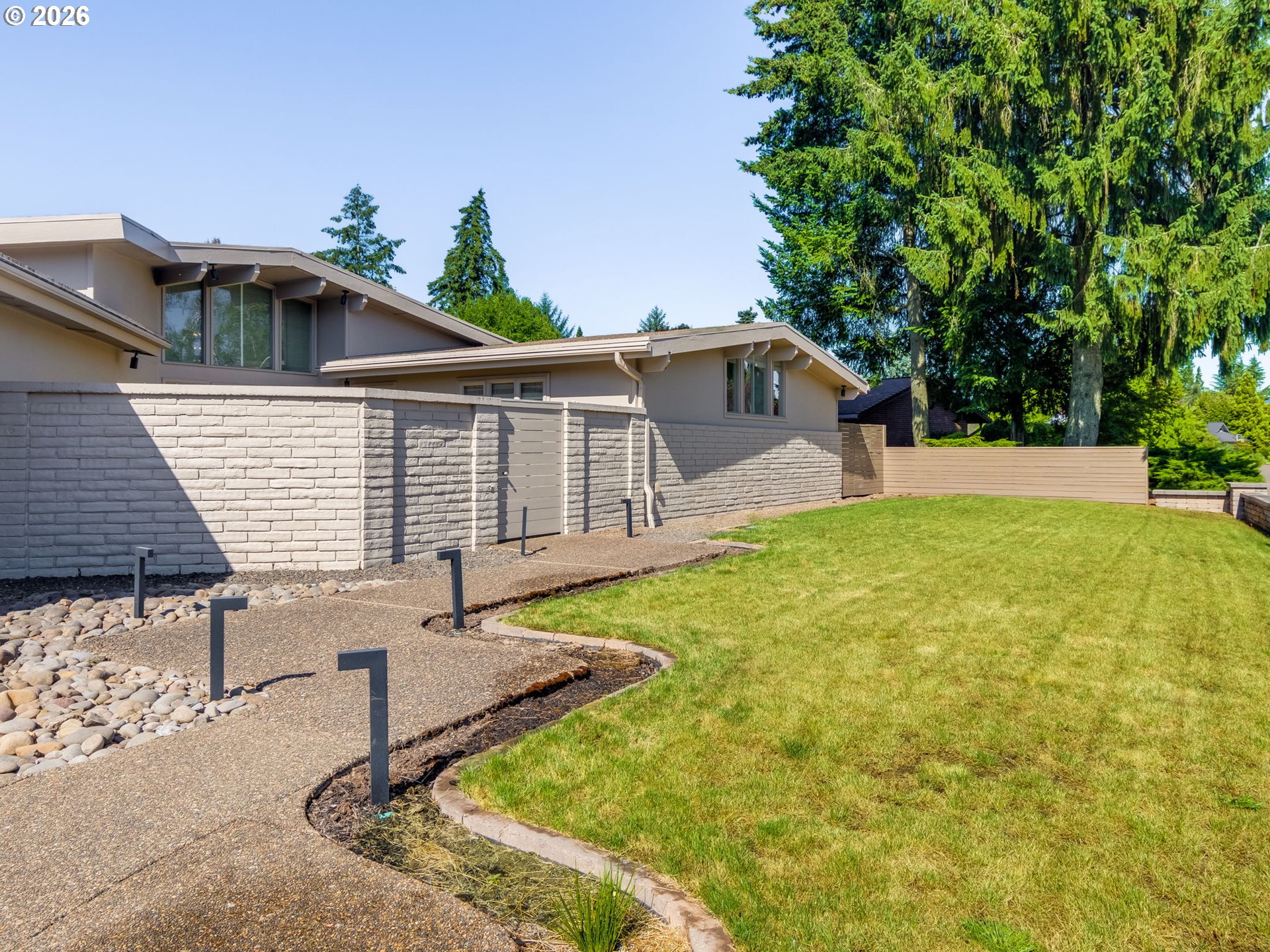 2035 NW SAINT ANDREWS DR
