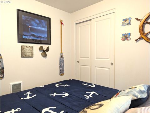 Tiny photo for 76442 Laurel St, Oakridge, OR 97463 (MLS # 175996998)