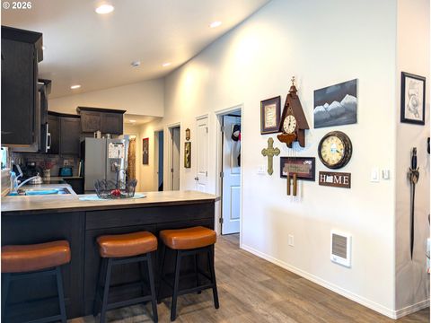 Tiny photo for 76442 Laurel St, Oakridge, OR 97463 (MLS # 175996998)