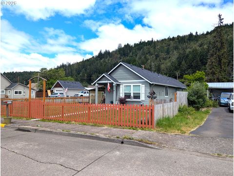 Tiny photo for 76442 Laurel St, Oakridge, OR 97463 (MLS # 175996998)