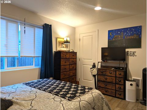 Tiny photo for 76442 Laurel St, Oakridge, OR 97463 (MLS # 175996998)
