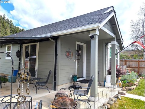 Tiny photo for 76442 Laurel St, Oakridge, OR 97463 (MLS # 175996998)