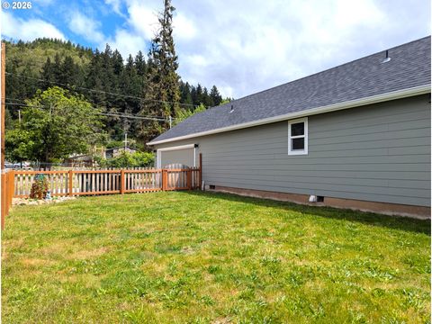 Tiny photo for 76442 Laurel St, Oakridge, OR 97463 (MLS # 175996998)