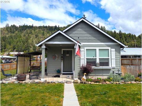 Tiny photo for 76442 Laurel St, Oakridge, OR 97463 (MLS # 175996998)