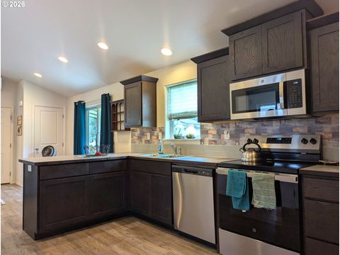 Tiny photo for 76442 Laurel St, Oakridge, OR 97463 (MLS # 175996998)