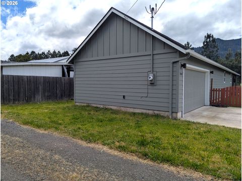 Tiny photo for 76442 Laurel St, Oakridge, OR 97463 (MLS # 175996998)