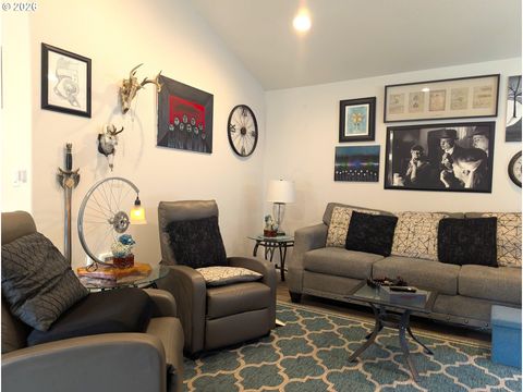 Tiny photo for 76442 Laurel St, Oakridge, OR 97463 (MLS # 175996998)