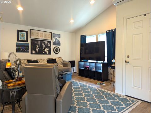 Tiny photo for 76442 Laurel St, Oakridge, OR 97463 (MLS # 175996998)