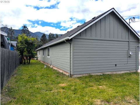 Tiny photo for 76442 Laurel St, Oakridge, OR 97463 (MLS # 175996998)