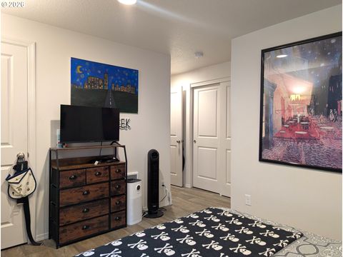 Tiny photo for 76442 Laurel St, Oakridge, OR 97463 (MLS # 175996998)