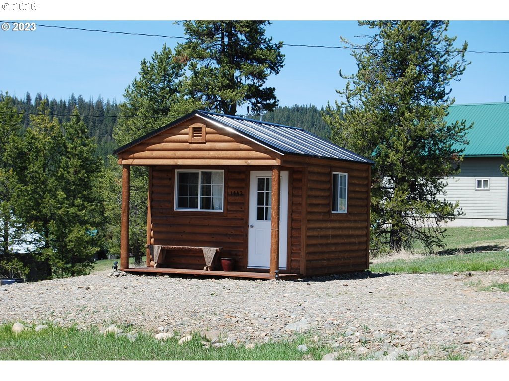 1442 Center ST