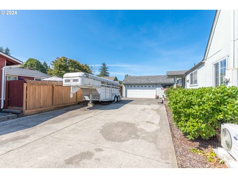 A home in Coos Bay