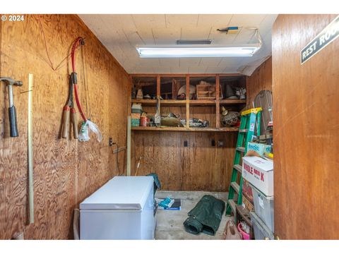 A home in Coos Bay