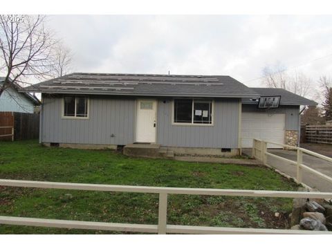 A home in Roseburg