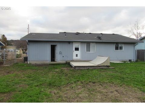 A home in Roseburg