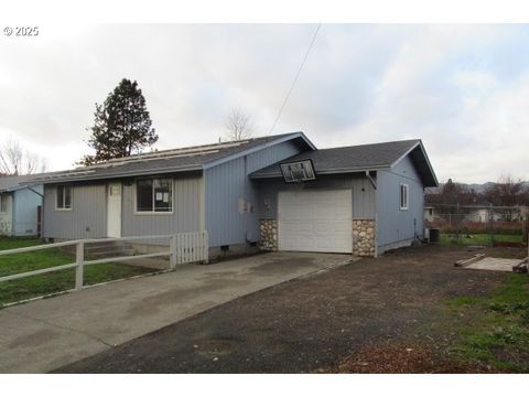 A home in Roseburg