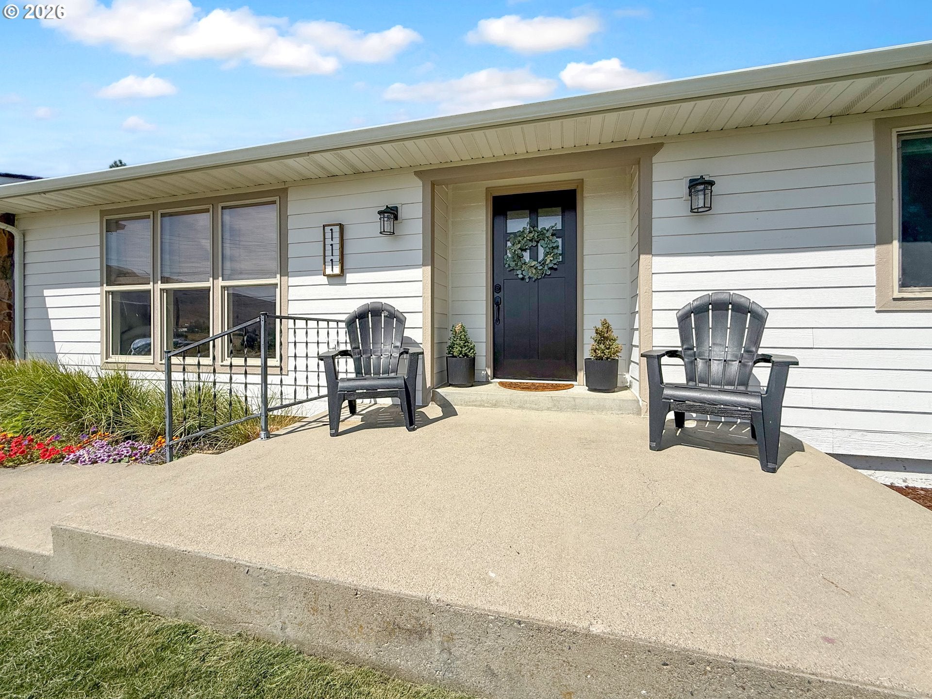 111 HILLCREST DR