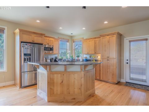 1202 SE YARROW AVE Madras OR 97741