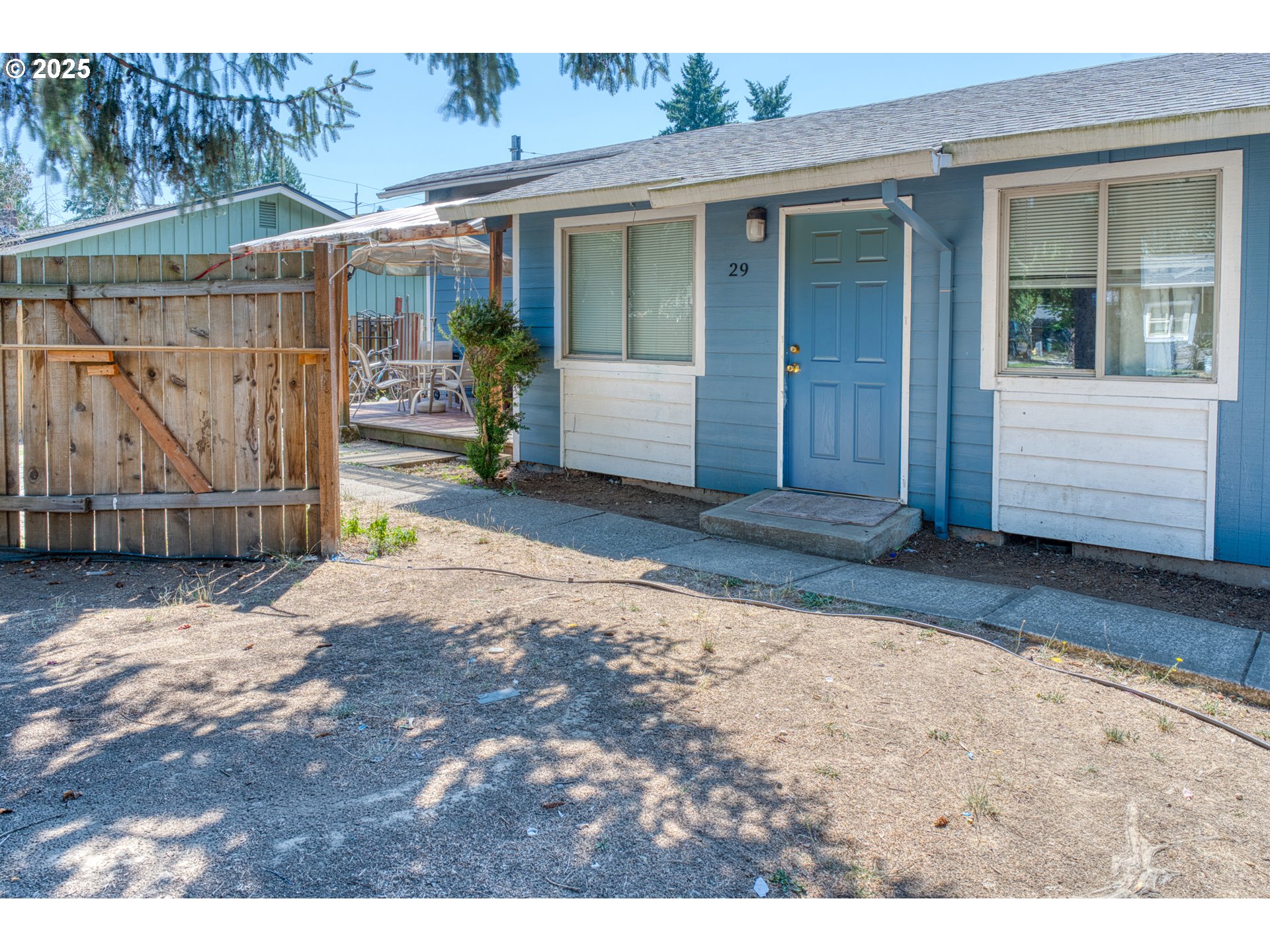 1112 E MAIN ST