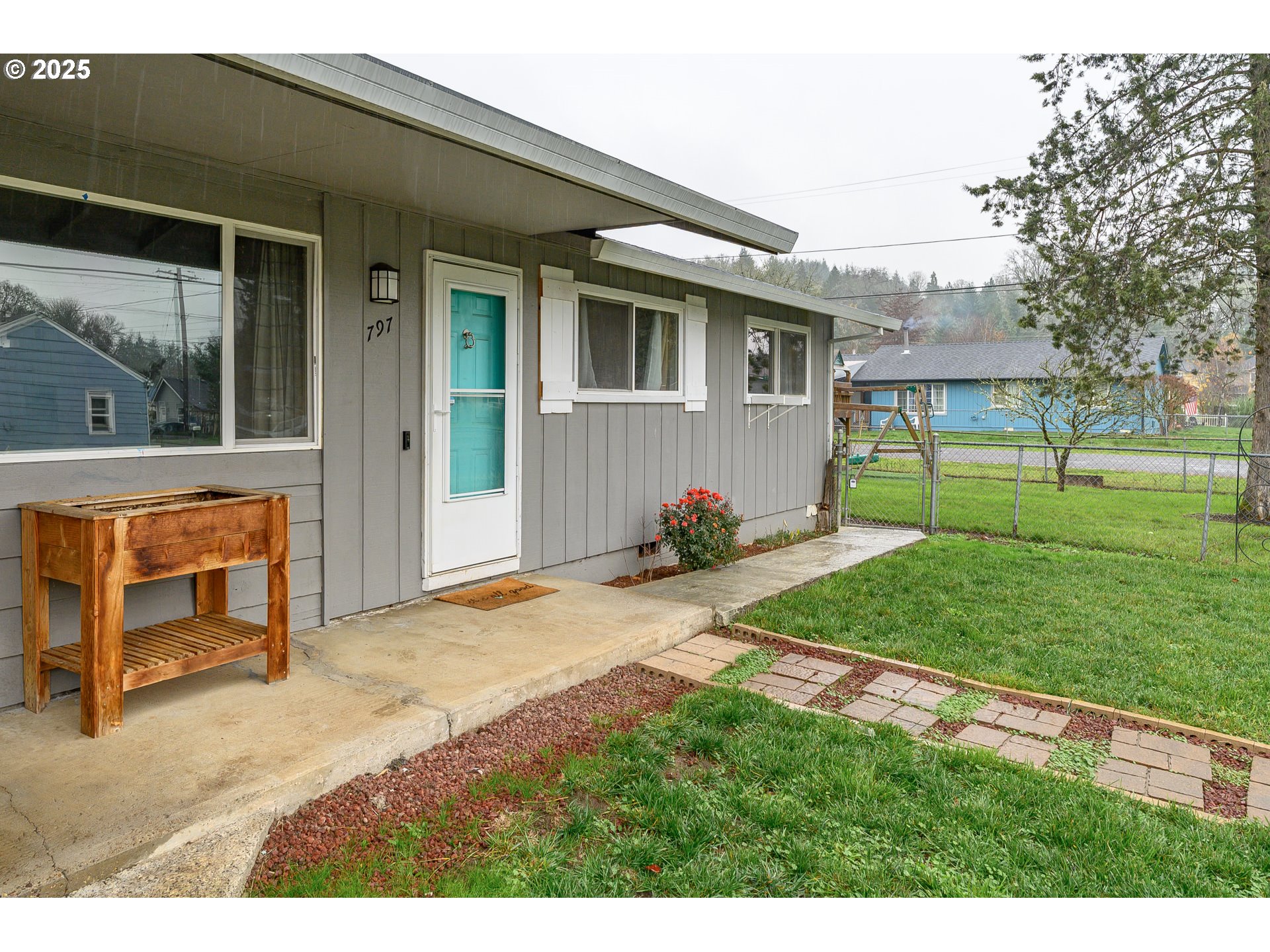 797 NE YAMHILL ST
