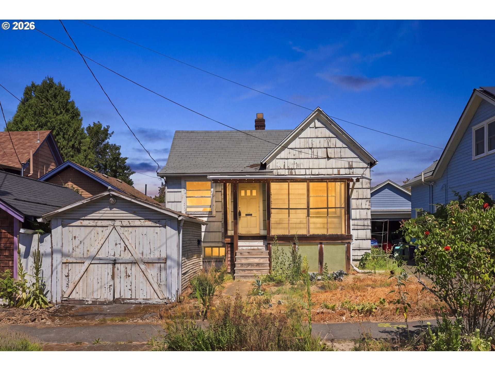 1917 SE TAGGART ST — 2 bed 1 bath Single Family Residence