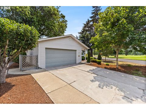 A home in Woodburn