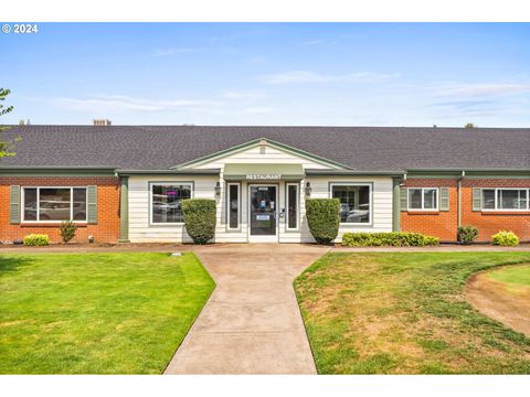 A home in Woodburn