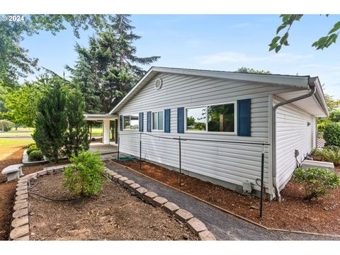 A home in Woodburn