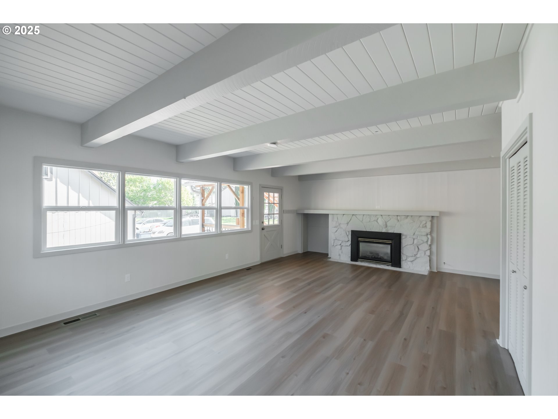 Salem, Oregon 97301, United States, 4 Bedrooms Bedrooms, ,3 BathroomsBathrooms,Residential,Pending,110585